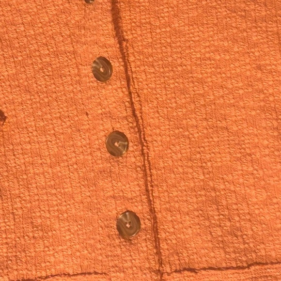Two by Vince Camuto light orange sweater buttons. Size large women’s - Picture 6 of 7